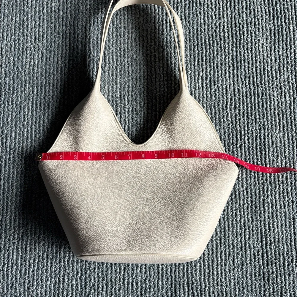 Aesther Ekme Phantom Bucket shoulder handbag in Creme used 2x - Picture 9 of 11